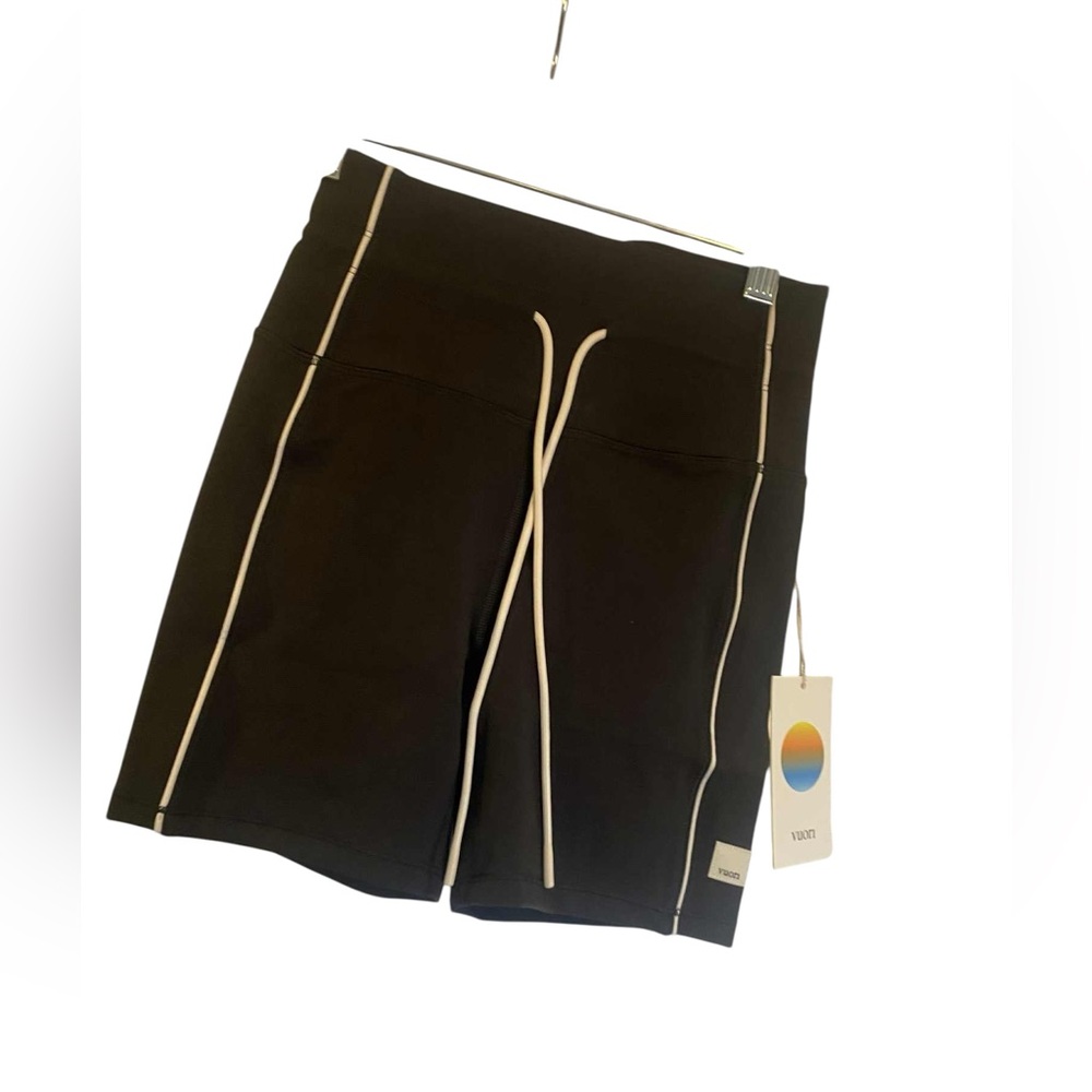 NWT Vuori daily piped shorts BLACK Size XS
